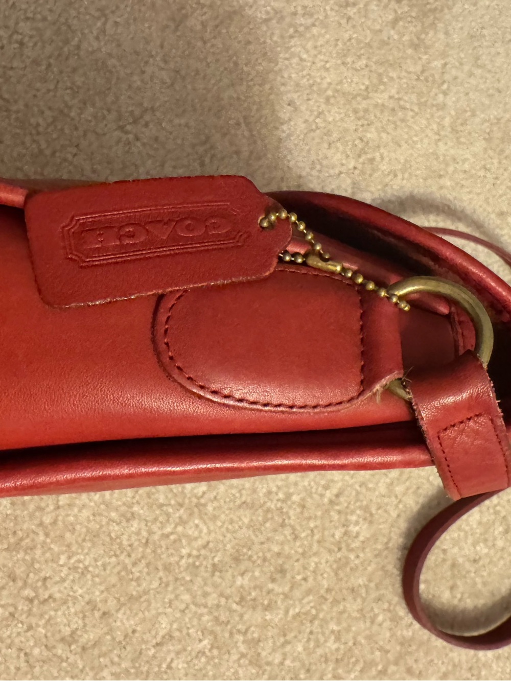 Vintage Coach Devon Bag - Leather Crossbody Bag with Turn-Lock Closure - Picture 5 of 10